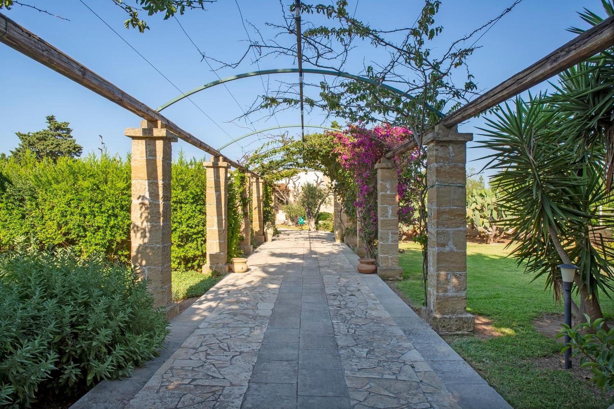 Masseria L'Uliveto Agri Resort Отранто Экстерьер фото